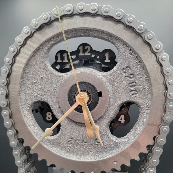 Jeep V8 Timing Chain Clock with Rotating Gears, Piston Car Part Clock for Wagoneer, CJ7, Wrangler ,Personalize Stand