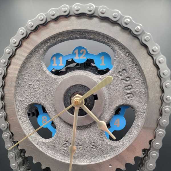 Jeep V8 Timing Chain Clock with Rotating Gears, Piston Car Part Clock for Wagoneer, CJ7, Wrangler ,Personalize Stand