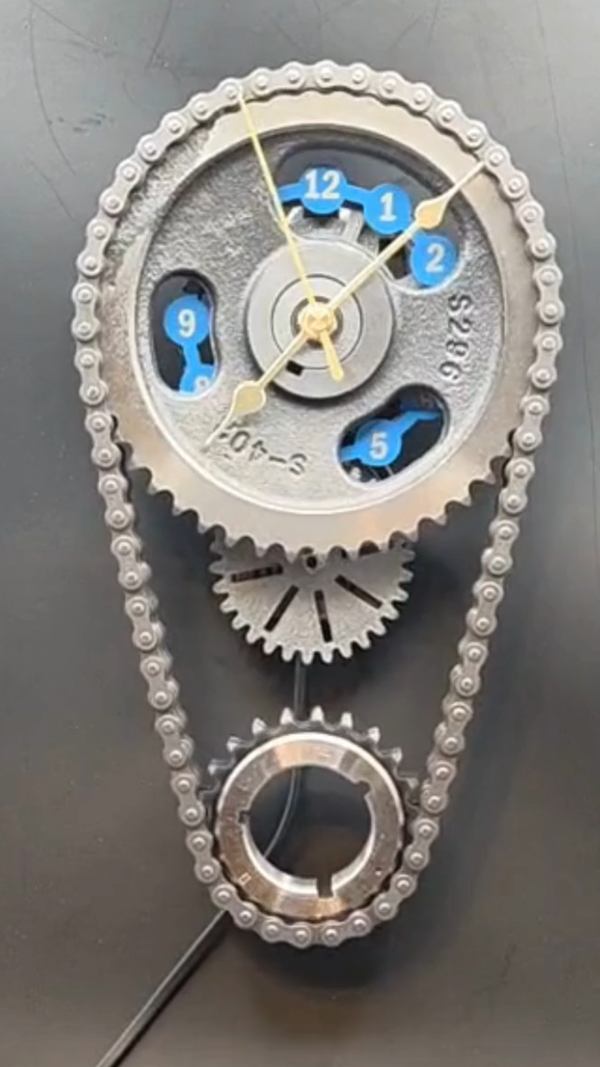 Jeep V8 Timing Chain Clock with Rotating Gears, Piston Car Part Clock for Wagoneer, CJ7, Wrangler ,Personalize Stand