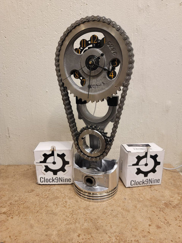 Jeep V8 Timing Chain Clock, Motorized, Rotating Gears